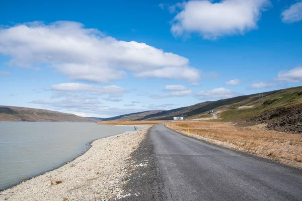 Ακτή Του Sultartangalon Reservoir Και Budarhals Υδροηλεκτρικό Εργοστάσιο Στην Ισλανδία — Φωτογραφία Αρχείου