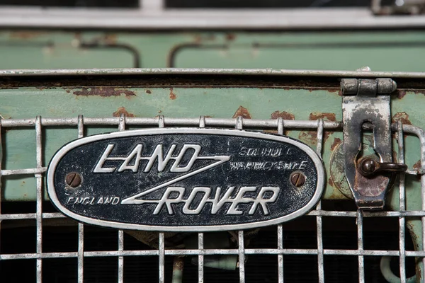 Skogar İzlanda - 12 Ağustos. 2019: Land Rover logosu