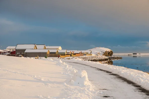 冰岛南部Hornafjordur的Hofn镇冬夜阳光明媚 — 图库照片