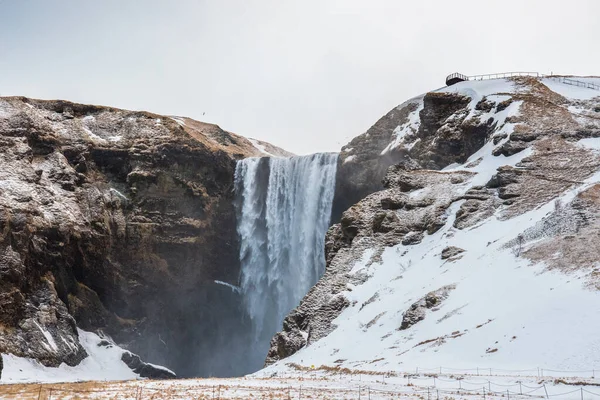 Skogafoss Καταρράκτη Στη Νότια Ισλανδία Μια Κρύα Χειμωνιάτικη Μέρα — Φωτογραφία Αρχείου