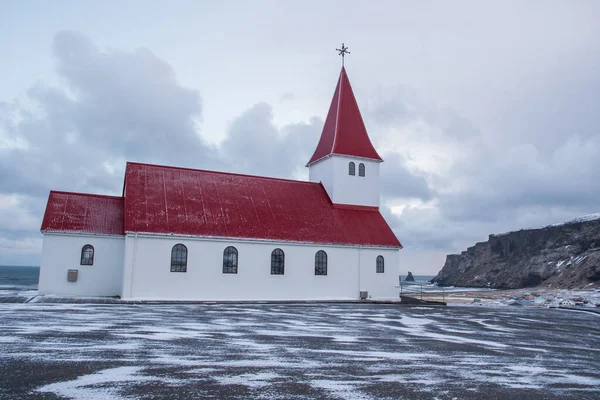 Kerk Van Vik Zuid Ijsland Een Stormachtige Winterdag — Stockfoto