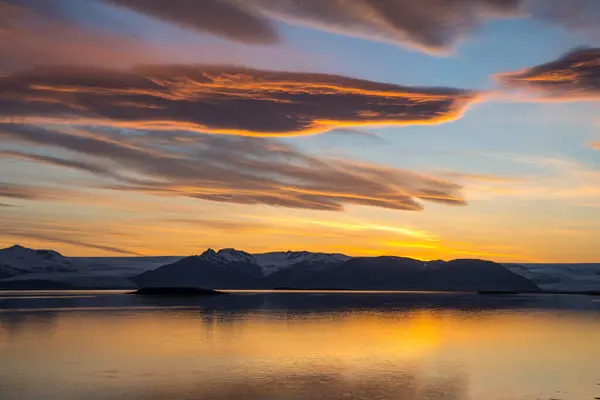 アイスランド南部のホナアフジョドゥル フィヨルドの夕日 — ストック写真