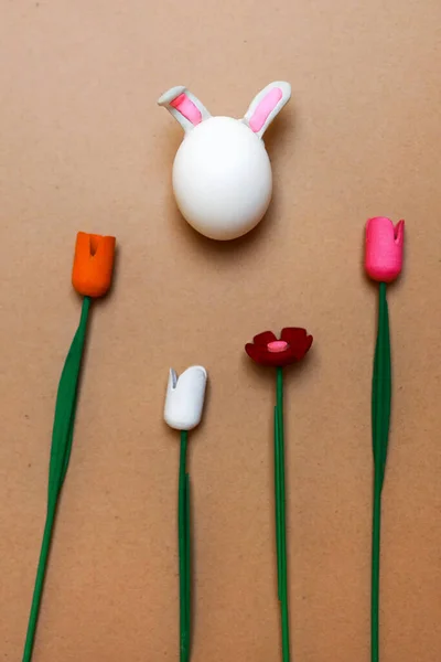 Easter bunny egg with wooden flowers — Stock Photo, Image
