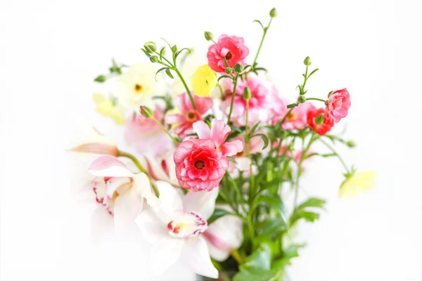 Beautiful fresh spring bouquet of flowers on white background — Stock Photo, Image