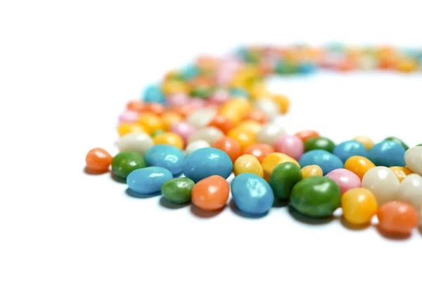 Асорті з квасолею цукерки на білому тлі — стокове фото