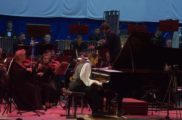 カルバン ・ ジョーンズとドニプロ交響楽団 — ストック写真
