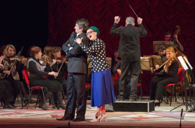 Komik Opera tiyatro yönetmeni                     