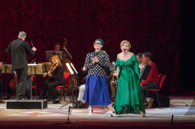 Komik Opera tiyatro yönetmeni                     