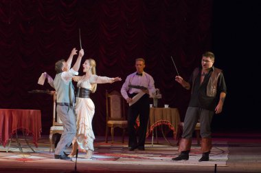 Komik opera korsan üçgen