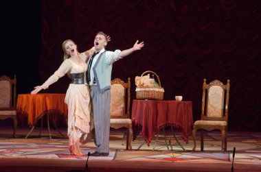 Komik opera korsan üçgen