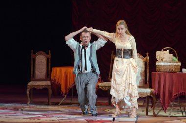 Komik opera korsan üçgen