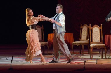 Komik opera korsan üçgen