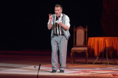 Komik opera korsan üçgen