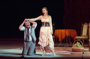 Komik opera korsan üçgen