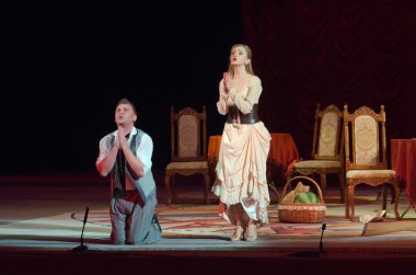 Komik opera korsan üçgen