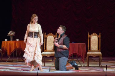 Komik opera korsan üçgen