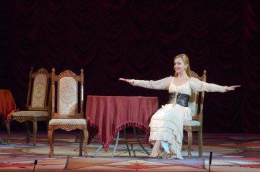 Komik opera korsan üçgen