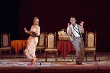 Komik opera korsan üçgen