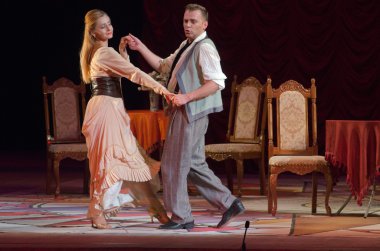 Komik opera korsan üçgen