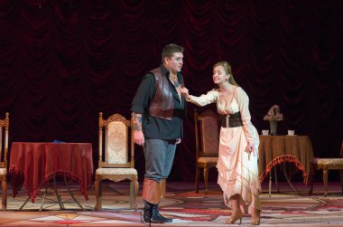 Komik opera korsan üçgen