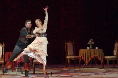 Komik opera korsan üçgen