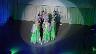 Şarkı yaratıcı tiyatro