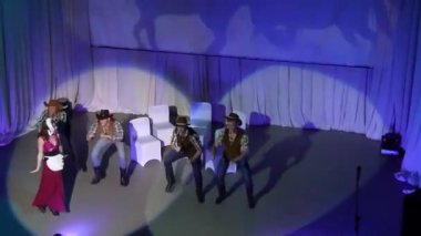 Şarkı yaratıcı tiyatro