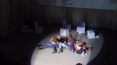 Şarkı yaratıcı tiyatro