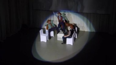 Şarkı yaratıcı tiyatro