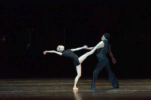 Balet klasyczny i nowoczesny Degage — Zdjęcie stockowe