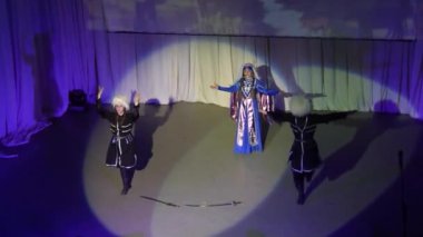 Şarkı yaratıcı tiyatro