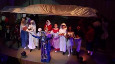 Şarkı yaratıcı tiyatro