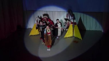 Şarkı yaratıcı tiyatro