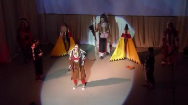 Şarkı yaratıcı tiyatro