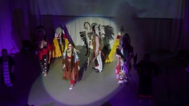 Şarkı yaratıcı tiyatro