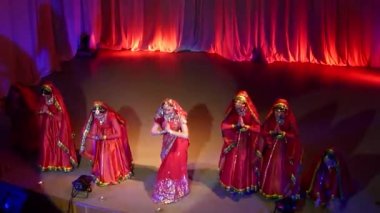 Şarkı yaratıcı tiyatro