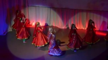 Şarkı yaratıcı tiyatro