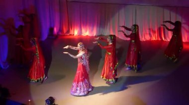 Şarkı yaratıcı tiyatro