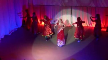 Şarkı yaratıcı tiyatro