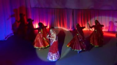 Şarkı yaratıcı tiyatro