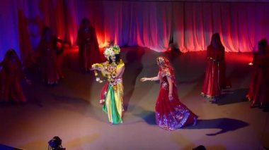 Şarkı yaratıcı tiyatro