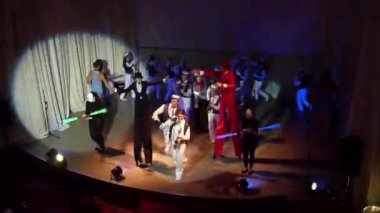 Şarkı yaratıcı tiyatro