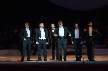 Bir iki Etaplar yaşıyor