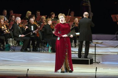 Bir iki Etaplar yaşıyor