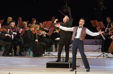 Bir iki Etaplar yaşıyor