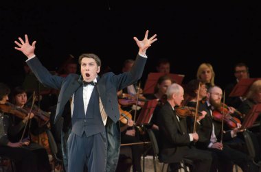 Bir iki Etaplar yaşıyor