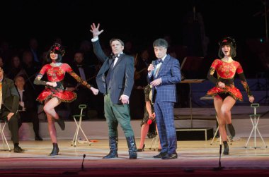 Bir iki Etaplar yaşıyor