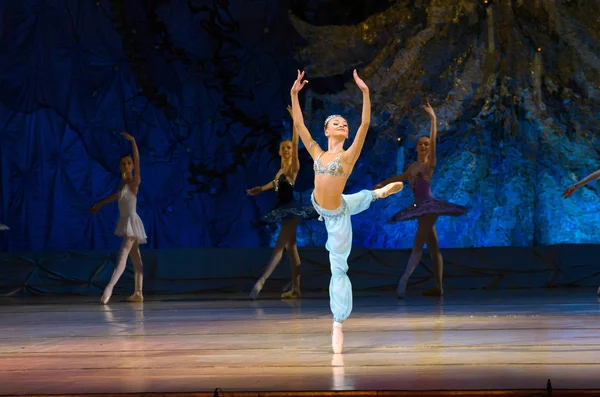 Show Ballet pearls — Stock Photo, Image