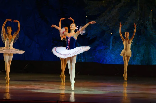 Show Ballet pearls — Stock Photo, Image