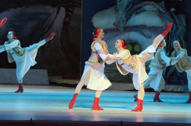 Dnipropetrovsk, Ukrayna - 8 Ocak 2016: Dnepropetrovsk Opera ve bale Tiyatrosu Balesi tarafından gerçekleştirilen Noel bale önceki gece.